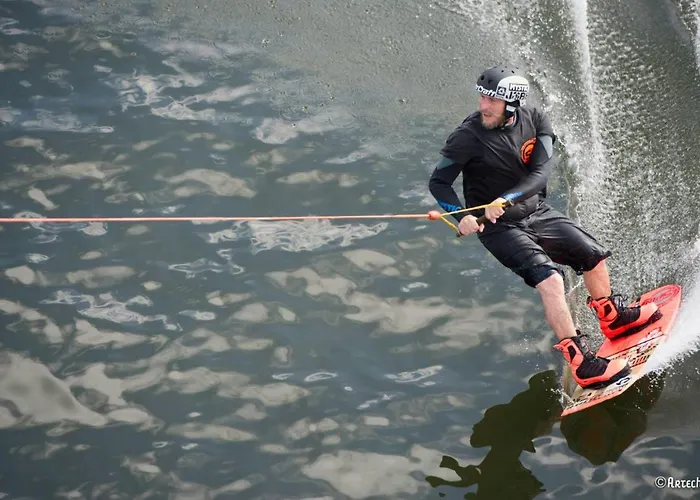 Le Cocon Des Lacs Love hotel